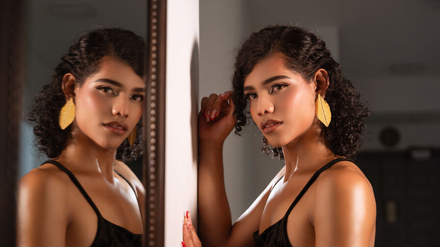 AlexaBellanova transgender webcam profile image