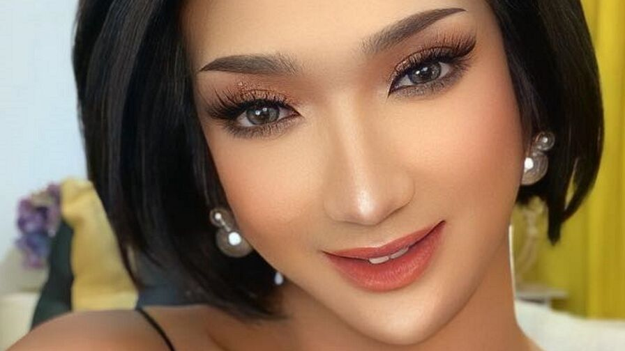 AlexandriaPierce trans cam profile image