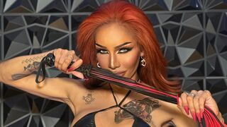 AlodiaMcBrown tattooed trans cam preview with current room details