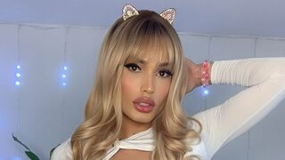 AmbarValetta latin trans webcam model online now