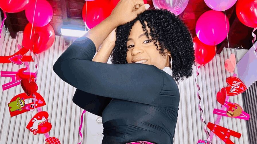 AriEbony trans cam profile photo