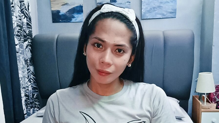 AriannaEneria transgender webcam profile image