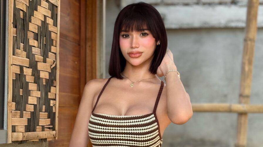 AthenaFamurri live transgender webcam profile photo