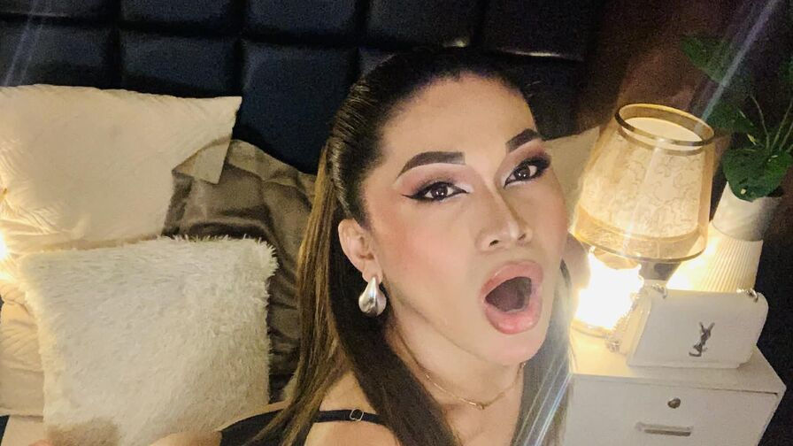 AvarieSamson transgender webcam profile image