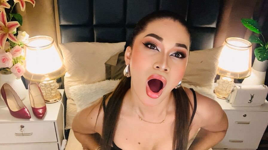 AvarieSamson trans webcam performer profile image