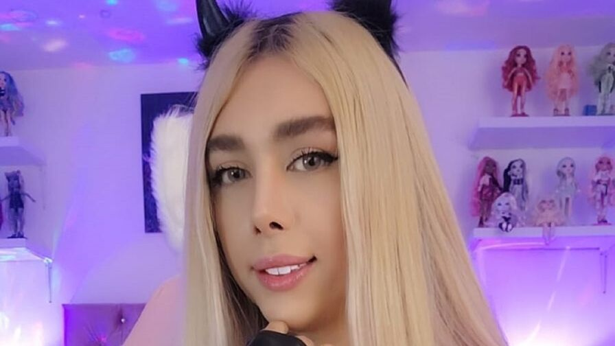 JulietteReal transgender webcam profile image