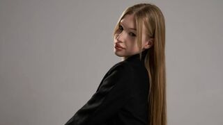KatyMid transgender cam model thumbnail