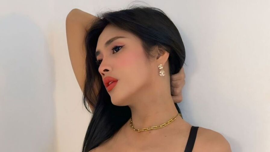 KiaraWarla live trans cam model photo