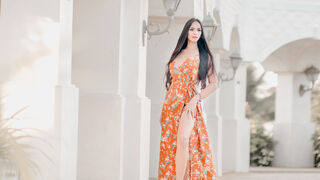 KiziaFox asian trans cam chat model online now with active room details