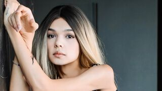 LizzyDelRey live shemale webcam preview