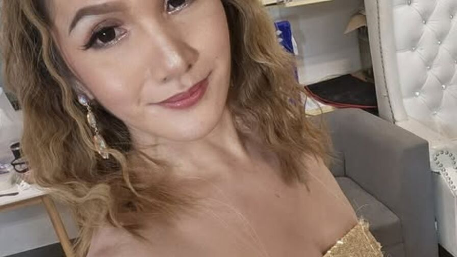 MadellineHirata live trans cam model photo