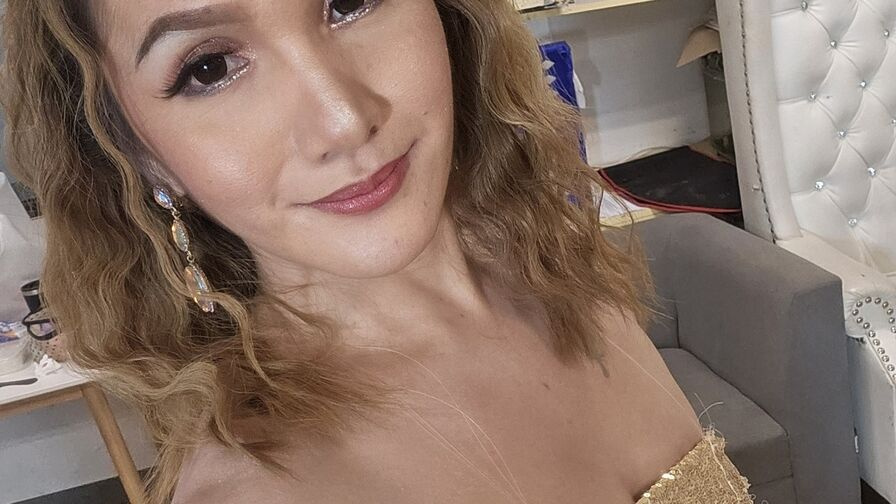 MadellineHirata live trans trans cam model image