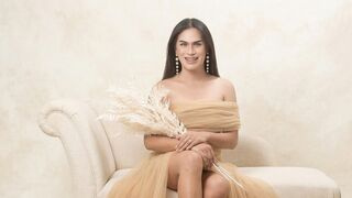 MadisonHail brunette trans webcam model in live chat