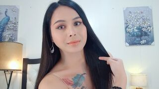 SavannaAkisha trans cam chat model with dark hair