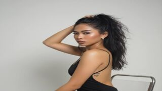 SeleneOganda trans webcam model preview