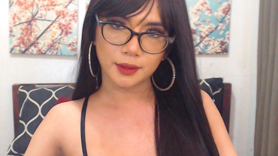 ThinaMoree trans cam profile photo