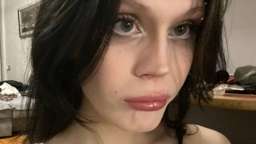 VioletWade trans cam profile image