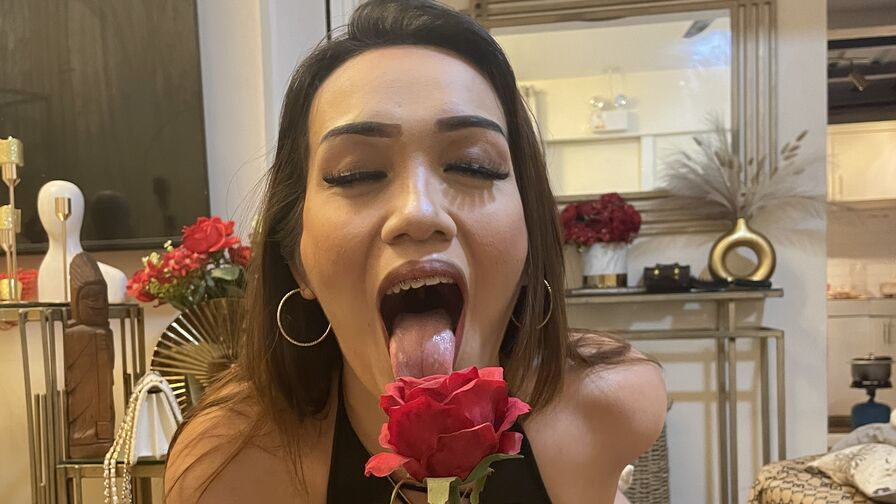 YasmineFruahwald live trans cam model photo