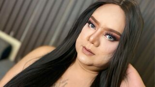 ZandraKelly transgender cam model vibrator room preview with active room details
